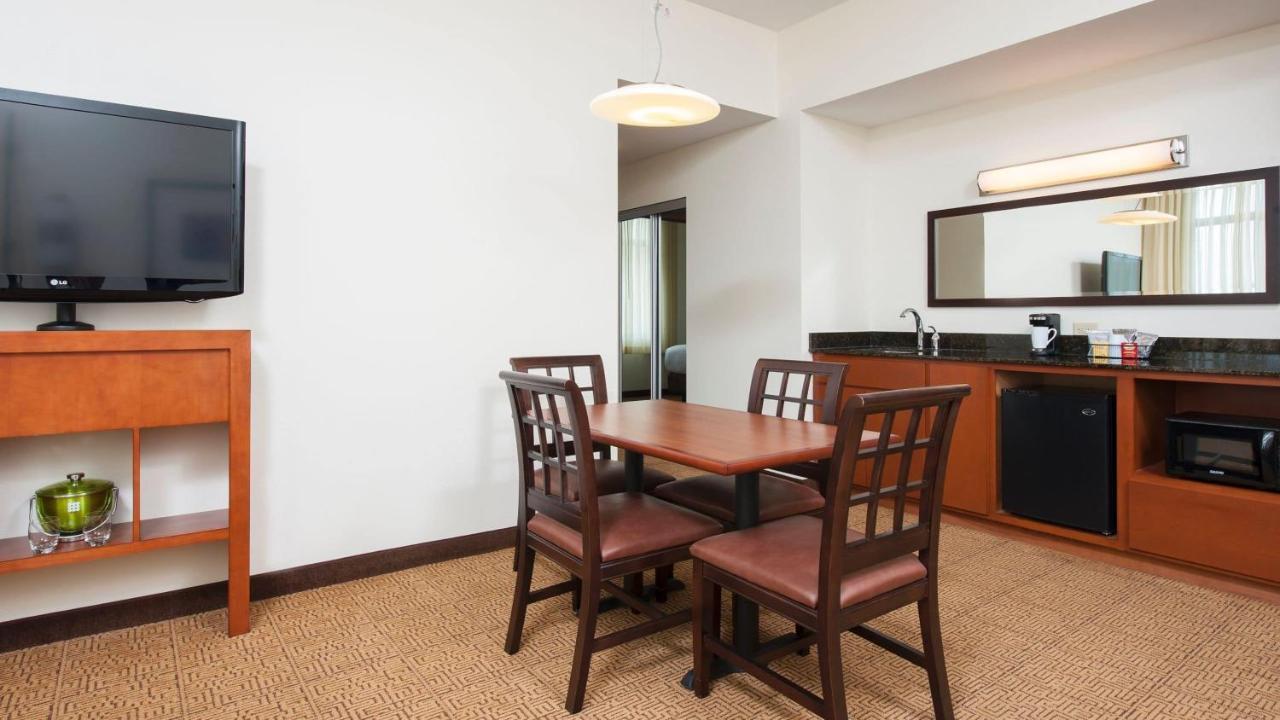 Hyatt Place Downtown Hotel 3*